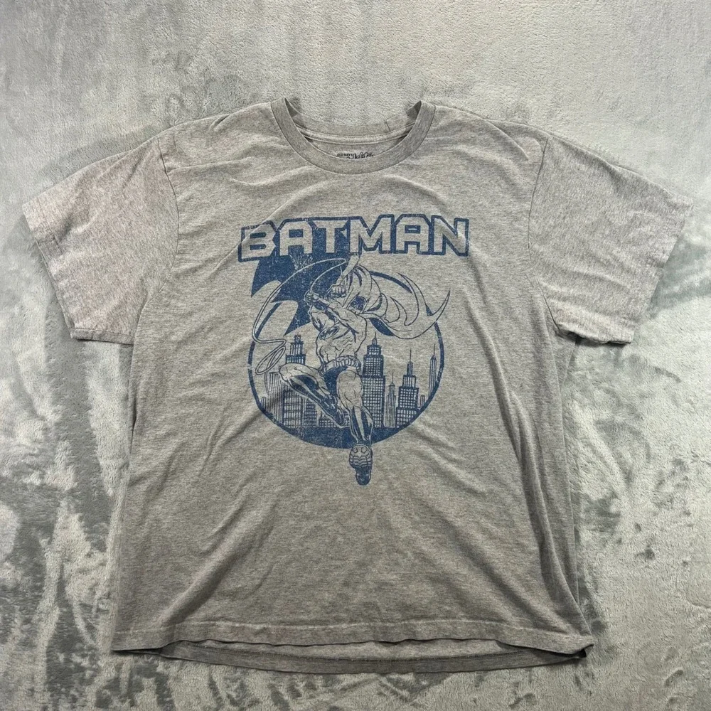 OLD NAVY Batman Graphic T-Shirt Mens XXL Gray‎ DC Comics Gotham City Retro - Picture 2 of 16